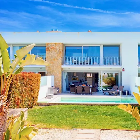 Modern Design Villa *